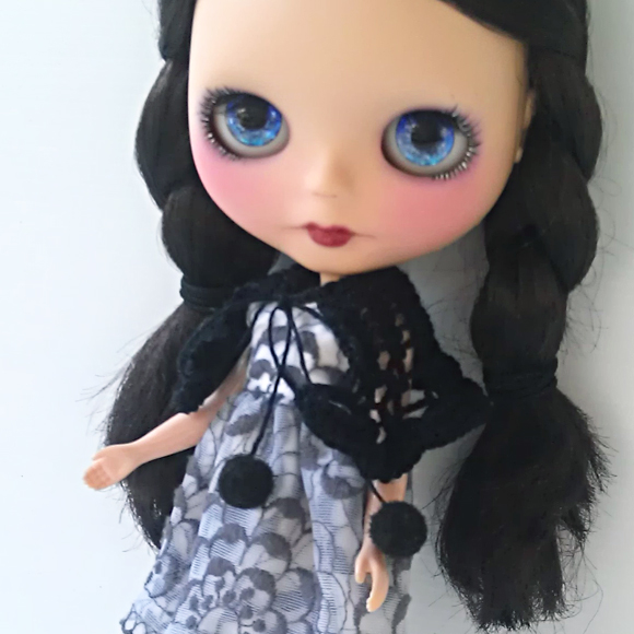 Cobweb Cape free kintting pattern for Blythe